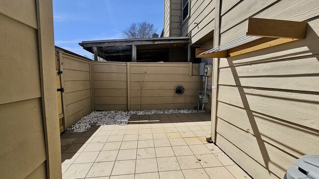 Building Photo - 6436 Kentwick Dr