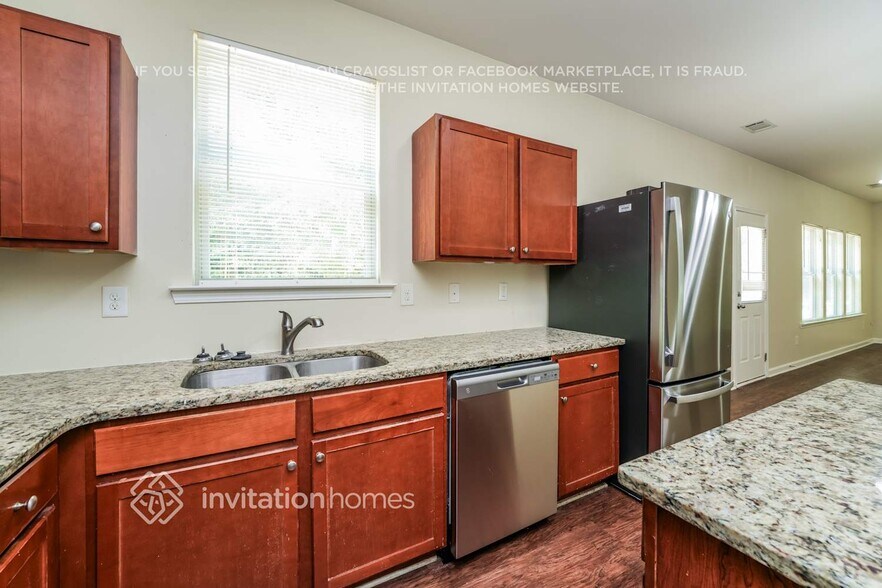 Building Photo - 3447 Rosebud Park Dr