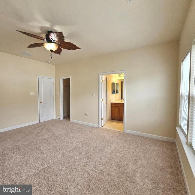 Building Photo - 725 Chevington Ct
