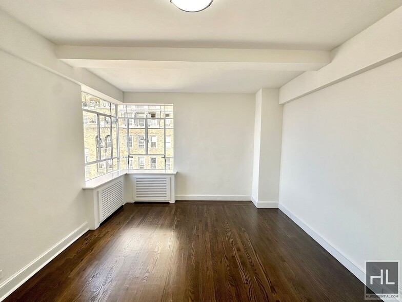 Building Photo - FIFTH AVENUE