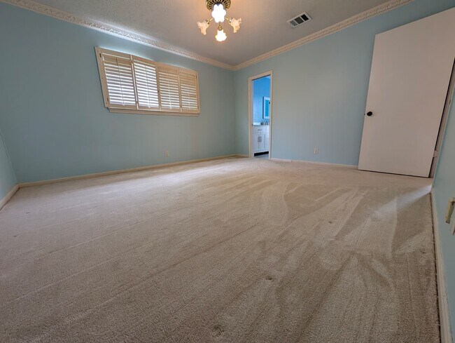 Building Photo - 11807 Highgrove Dr