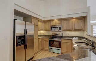 Building Photo - 1011 S Valentia St