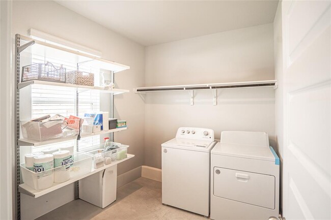 Building Photo - 301 Elm Br Trl