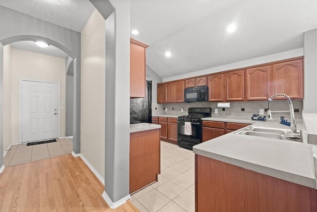 Building Photo - 4766 Wind Trace Dr