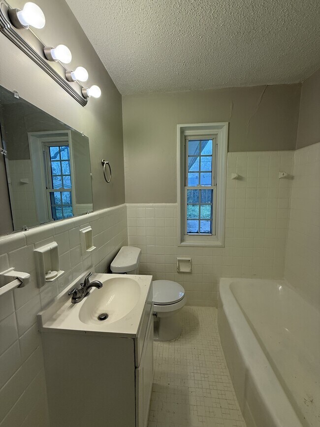 Building Photo - 537 Grant St