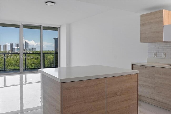 Building Photo - 16385 Biscayne Blvd