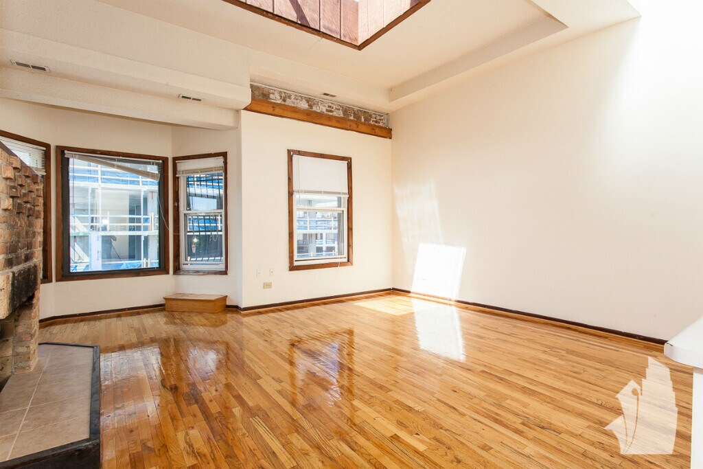Building Photo - 2523 N Lincoln Ave