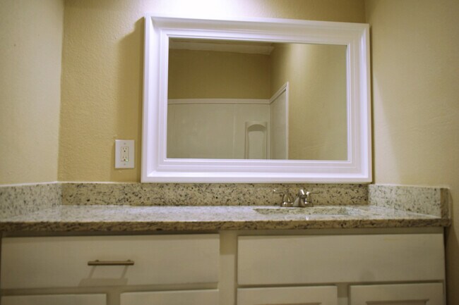 Building Photo - 2623 Irwin Dr