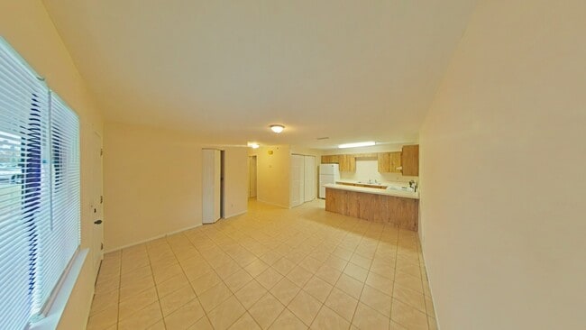 Building Photo - Nice and Cozy 2 Bed/1 Bath Apartment