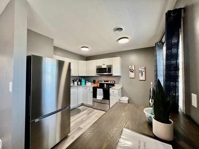 Building Photo - Fully furnished apartment with all utilities and High-speed internet included