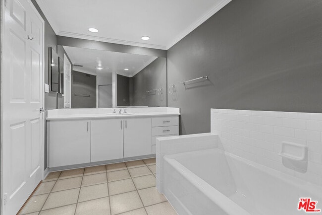 Building Photo - 12000 Goshen Ave