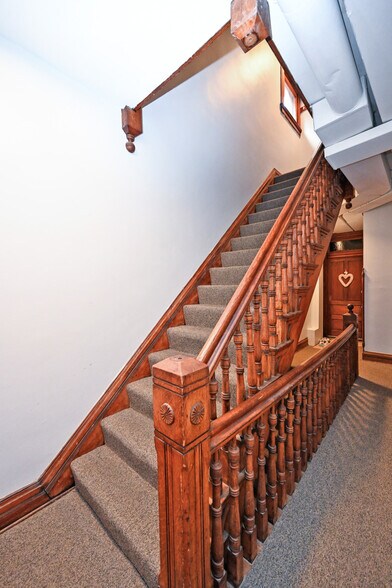 Building Photo - 2226 Kemper Ln