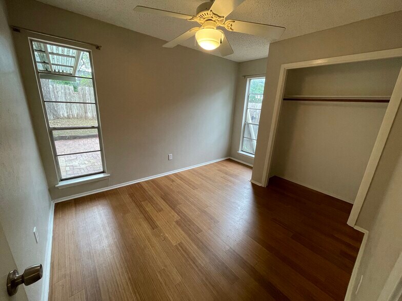 Building Photo - 2608 Carnarvon Ln