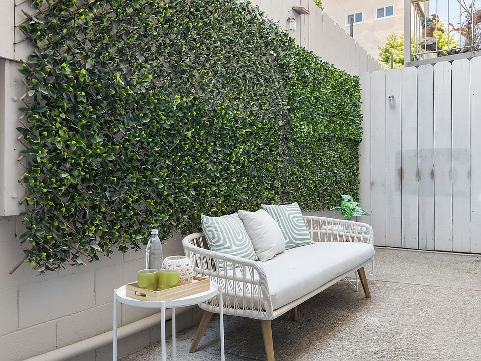 Building Photo - 811 York St