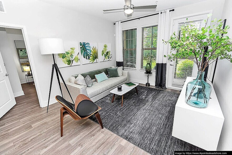 Building Photo - 2423 Areca Palm Dr