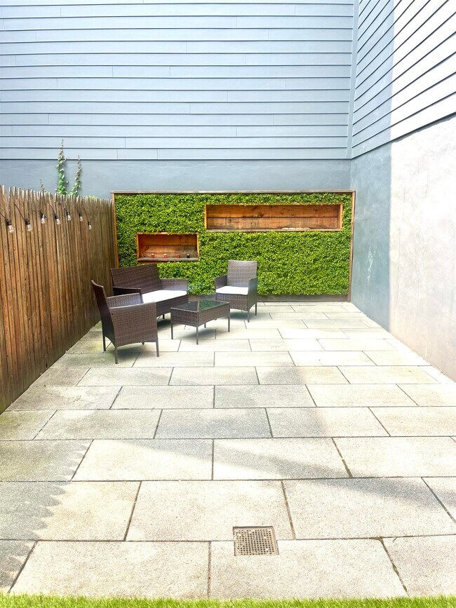 Building Photo - 422 Bloomfield St