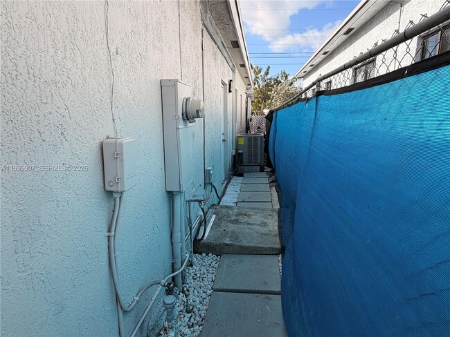 Building Photo - 2804 NW 7th Ct