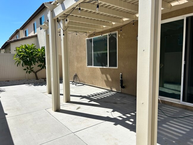 Building Photo - 10960 Knoxville Way