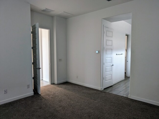 Building Photo - 16431 W Charlotte Dr