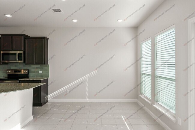 Building Photo - 725 Gingham Trl