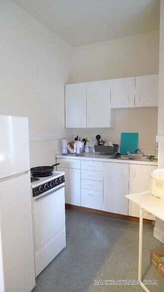 Building Photo - 504 Beacon St