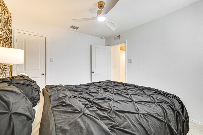 Building Photo - 1759 Round House Ln