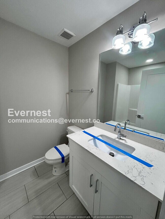 Building Photo - Limited Time Special Offer! / 3 Bed/2 Bath Townhome with Off-Street Parking / Pet-Friendly /Avail...