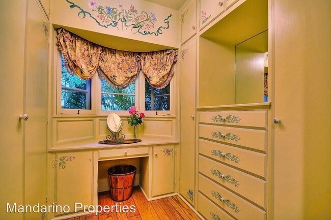 Building Photo - 4395 Via Esperanza