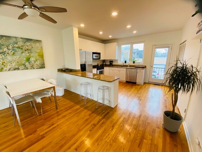 Building Photo - 2901 N Wolcott Ave