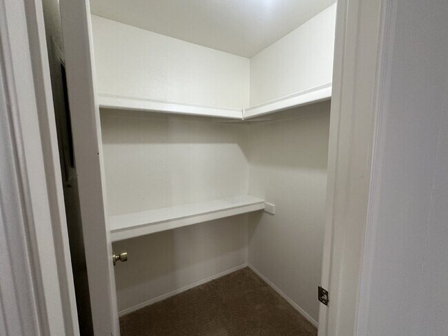 Building Photo - 13644 N Hamilton Dr