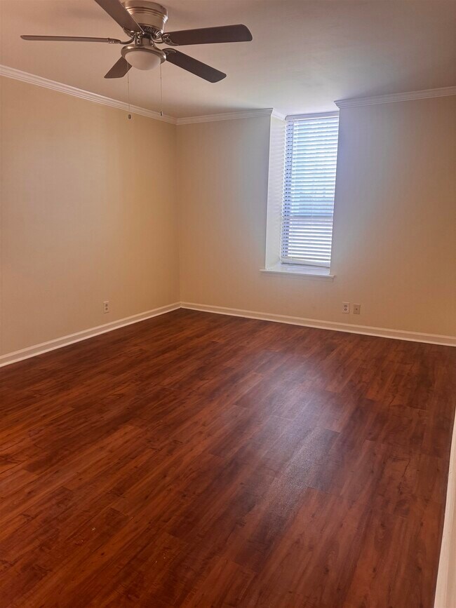 Building Photo - 6633 Poplar Woods Cir E