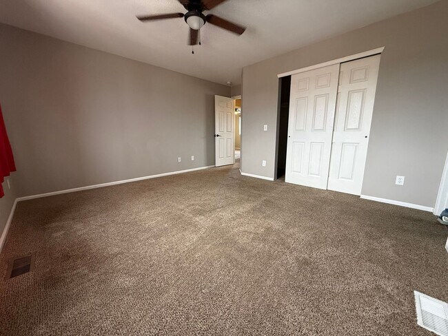 Building Photo - Beautiful 3 Bed / 3 Bath Home in Desirable D49!