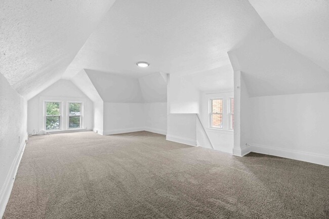 Building Photo - 4 Bed 1 Bath Single Family Home