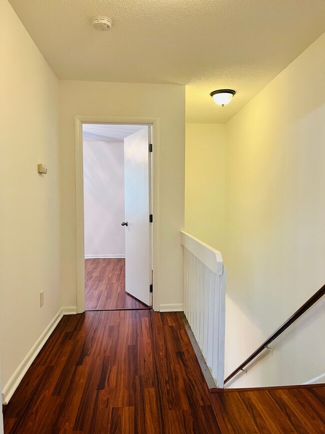 Building Photo - 2BR Townhome in N Raleigh