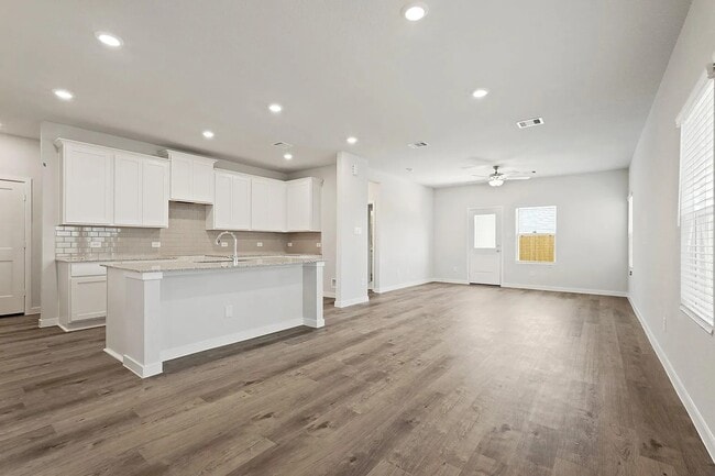 Primary Photo - 3927 Accolade Xing