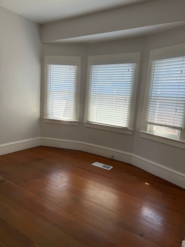 Building Photo - Warm and Charming 2 Bedroom Home in Newman for Rent!