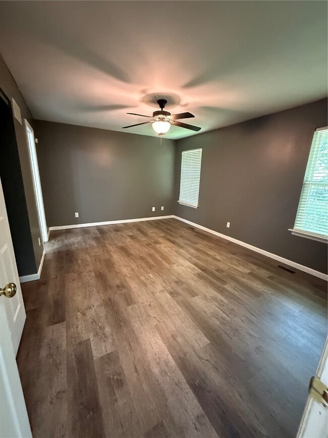 Building Photo - 166 Village Cir Dr