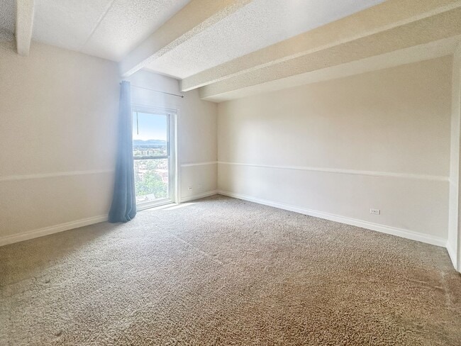 Building Photo - $0 DEPOSIT OPTION. SPACIOUS 12TH-FLOOR 1-B...