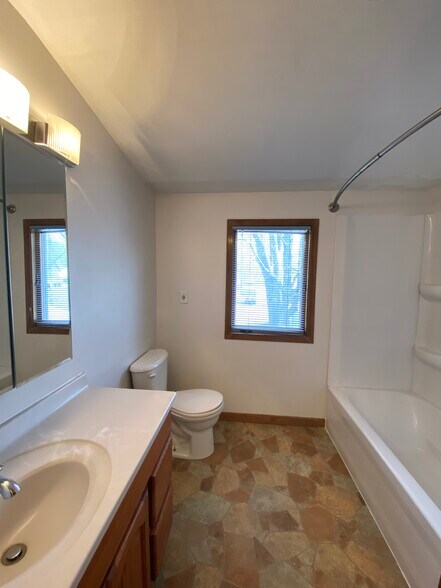 Building Photo - 610 6th Ave NW