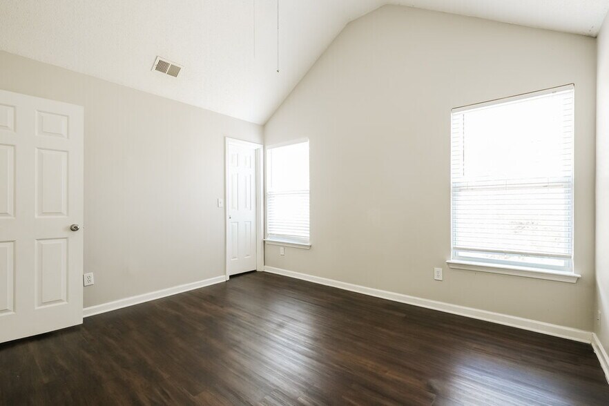 Building Photo - 4352 Arabian Way SW