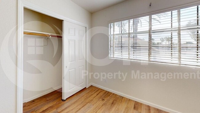 Building Photo - 6238 N 30th Pl