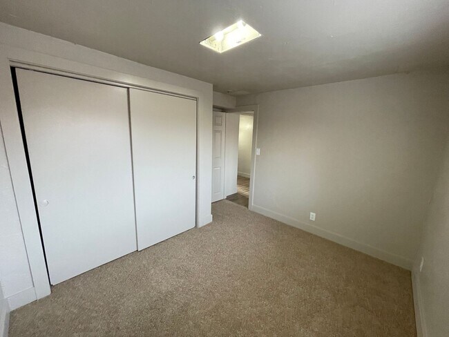 Building Photo - Spacious 6-Bedroom Magna Home with Fenced Yard