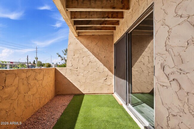 Building Photo - 8055 E Thomas Rd