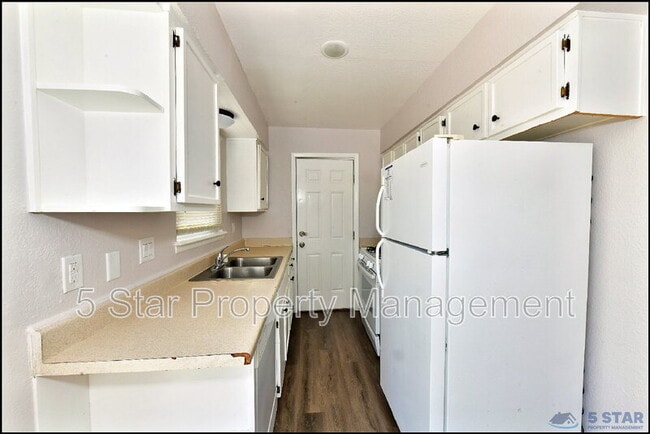 Building Photo - 1916 Lee Elder Dr