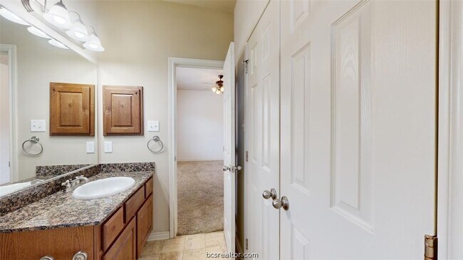 Building Photo - 211 Forest Dr Loop