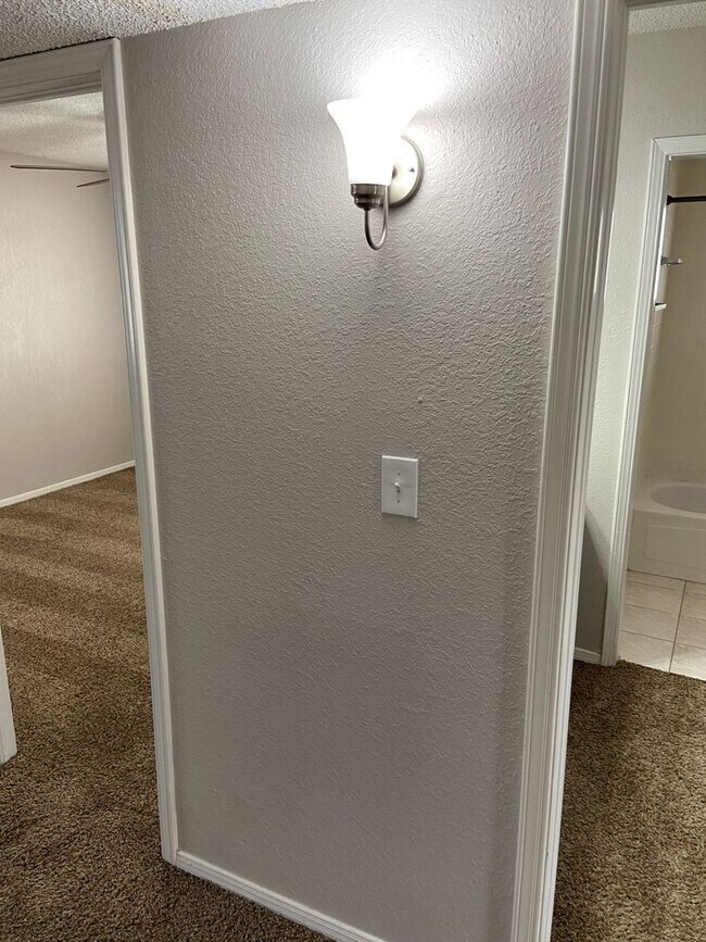 Building Photo - Home For Rent