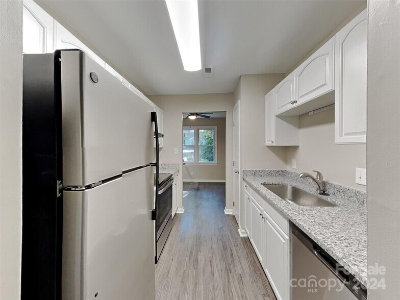 Building Photo - 928 Hearthridge Ct
