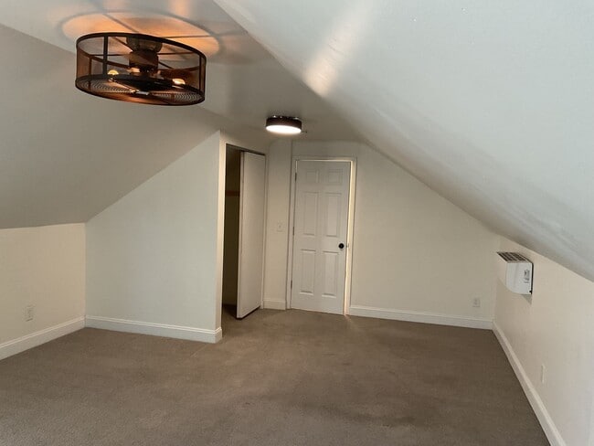 Building Photo - Beautifully Updated 4 BR/2 BA Upper-Level Duplex in Minneapolis with 2-Car Garage!