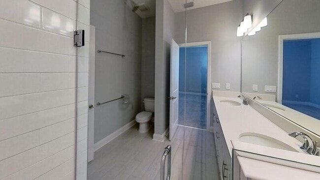 Building Photo - 640 Becklow St