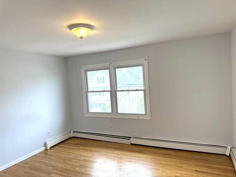Building Photo - 497 Garfield Ave
